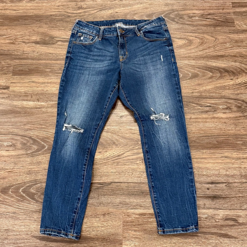 Old Navy Women’s Distressed Jeans Size 12 Short